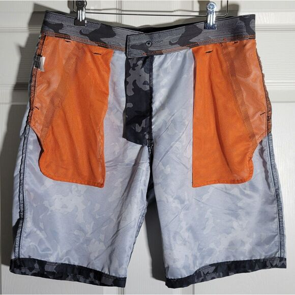 Lot of 2 G.H. Bass & Co. Men's 34 x 9.5 Hybrid Swim Shorts Shark Pattern Grey/GN - Picture 4 of 16